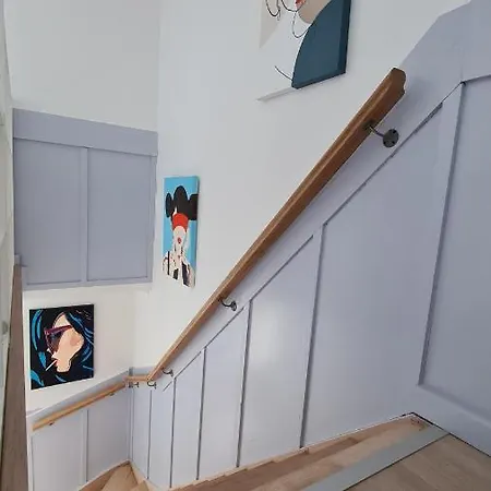Binnengewoon3600 Nyaraló